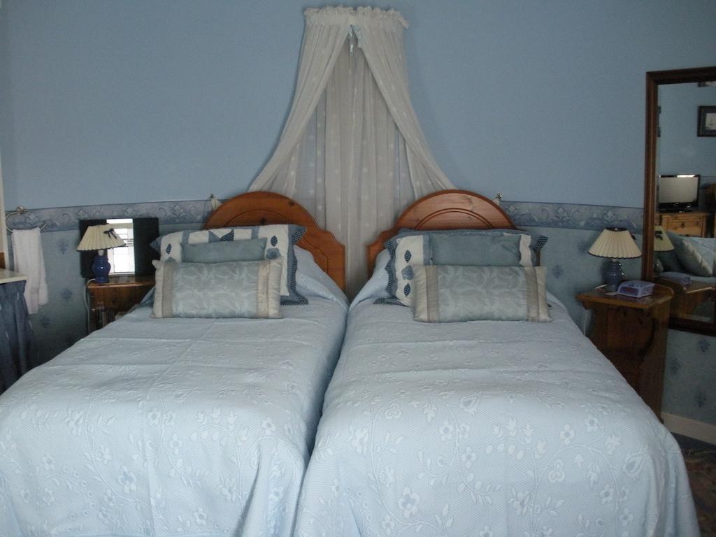 Bed and Breakfast Manor Farm Oast Уинчелси Номер фото